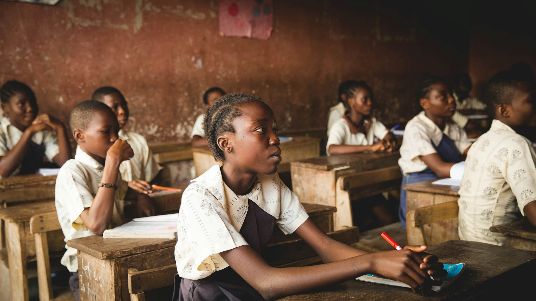 Élèves concentrés en classe